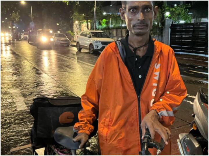 Trending: ये हैं Swiggy के दिव्यांग डिलीवरी बॉय, इनकी कहानी आपको भी कर देगी भावुक swiggy handicapped delivery boy food delivery on cycle trending news Trending: ये हैं Swiggy के दिव्यांग डिलीवरी बॉय, इनकी कहानी आपको भी कर देगी भावुक