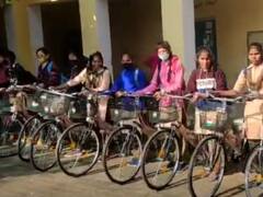 Rajasthan News: राजस्थान में आर्थिक रूप से कमजोर छात्राओं को भी मिलेगी नि:शुल्क साइकिल, ऐसे करें आवेदन