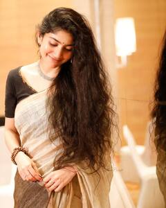 Sai Pallavi : ஏய் சுழலி அழகி.. கதர் புடவையில் அசத்தும் கார்கி!