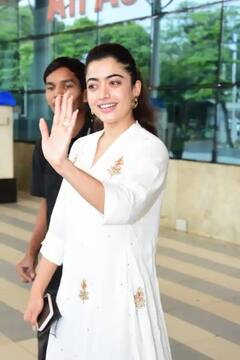 Rashmika Mandanna: ਵ੍ਹਾਈਟ ਕੁੜਤੇ `ਚ ਏਅਰਪੋਰਟ `ਤੇ ਸਪੌਟ ਹੋਈ ਰਸ਼ਮਿਕਾ ਮੰਦਾਨਾ, ਦਿਲ ਲੁੱਟ ਲਵੇਗੀ ਵੱਖਰੀ ਅਦਾ