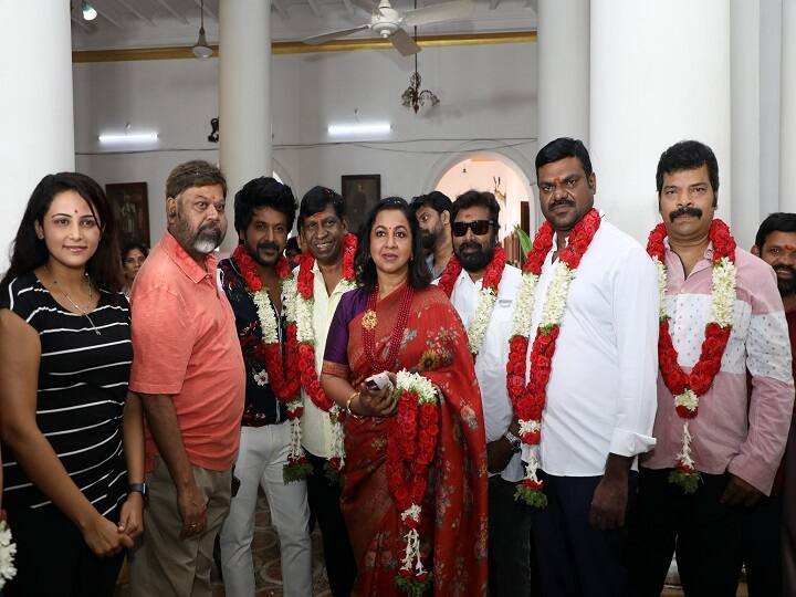 Chandramukhi part 2 shoot officially began at mysore after pooja Chandramukhi 2: சிறப்புத்தோற்றத்தில் ரஜினி வரலாம்.. எதிர்பார்க்கும் ஃபேன்ஸ்.. தொடங்கியது சந்திரமுகி 2!