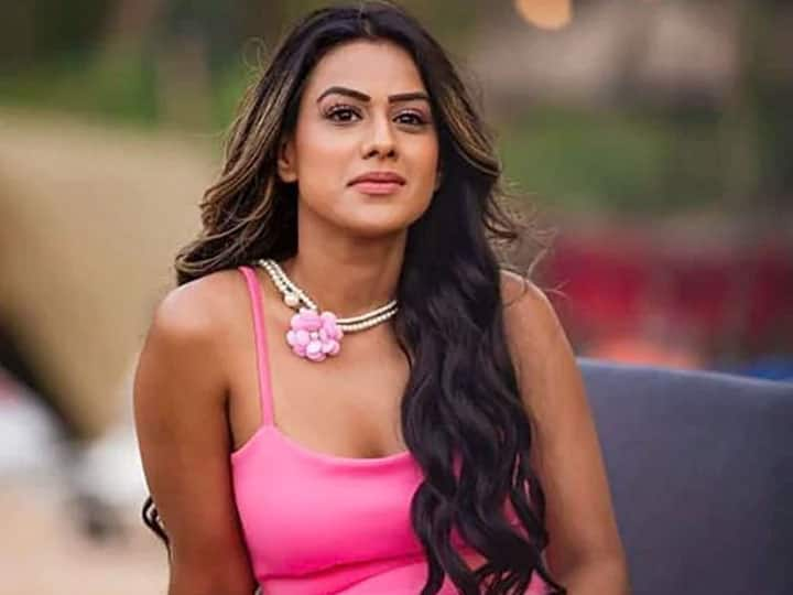 Nia Sharma and Paras Kalnawat in Jhalak Dikhhla Jaa 10 आखिरकार Nia Sharma को मिल ही गया काम, इस रिएलिटी शो के सेट पर लगाएंगी डांस का तड़का