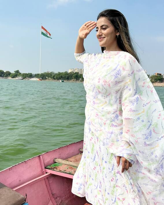 Akshara Singh Traditional Look: फिर ट्रेडिशनल लुक में नजर आईं भोजपुरी एक्ट्रेस अक्षरा सिंह, सादगी ने लूटी महफिल