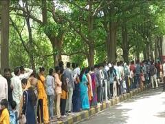 Photo: अजिंठा लेणी पाहण्यासाठी पर्यटकांची तुफान गर्दी; तिकीटासाठी लांबच लांब रांगा
