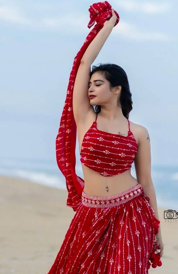 அப்பாவி போல என்ன பாத்து நடிக்குறியே…