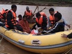 Bijapur News: बारिश का कहर! उफनती नदी को पारकर गर्भवती महिला का किया रेस्क्यू, जच्चा-बच्चा दोनों सुरक्षित