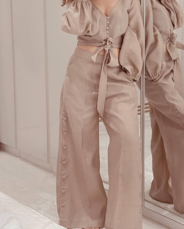 अंकिता लोखंडे ने इंस्टाग्राम हैंडल पर अपनी लेटेस्ट तस्वीरें शेयर की हैं, जिसमें वह काफी खूबसूरत लग रही हैं.