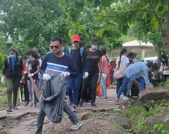 Photo: अंतुर किल्ल्यावर गड स्वच्छता मोहीमेअंतर्गत तरुणींकडून स्वच्छता मोहीम