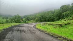 महाराष्ट्राची चेरापुंजी, धबधब्याची पर्यटकांना भुरळ, अंबोलीत पर्यटकांची गर्दी