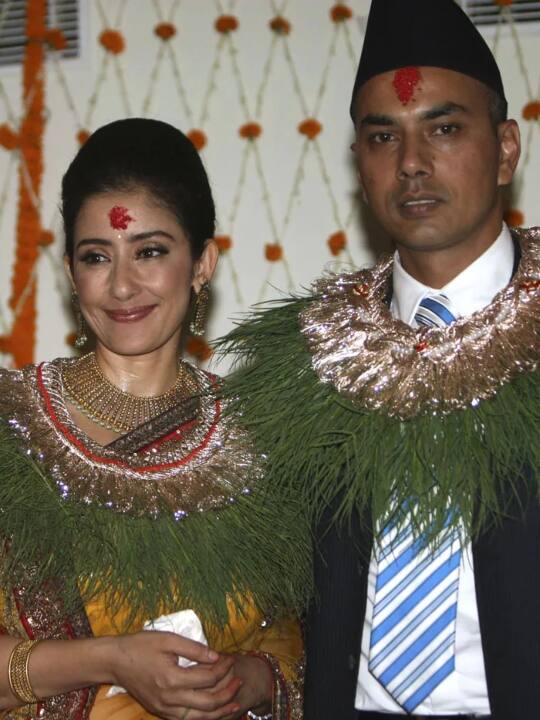 मनीषा कोइराला ने भी 40 साल की उम्र में शादी की थी. वह नेपाल के बिजनेसमैन सम्राट दहल के साथ साल 2010 में शादी के बंधन में बंधी थीं.
