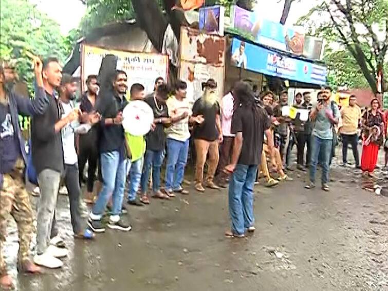 Mumbai news save aarey activists continue sunday protest against proposal of metro car shed in aarey forest Aarey Metro Car Shed Protest : आरेमध्ये पर्यावरणवाद्यांकडून मेट्रो कारशेडविरोधात आजही आंदोलन, सोमय्यांनी केला मोठा दावा