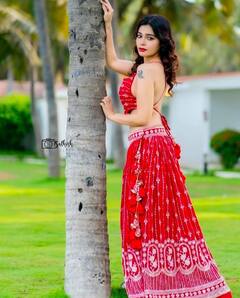 Actress Dharsha gupta: தர்க்ஷா குப்தாவின் லேட்டஸ்ட் கிளிக்ஸ்!