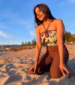 Actress Sakshi Agarwal: ஒரு கண் ஜாடை செய்தாலே.....நடிகை சாக்‌ஷி அகர்வால் பீச் ஃபோட்டோஸ் !