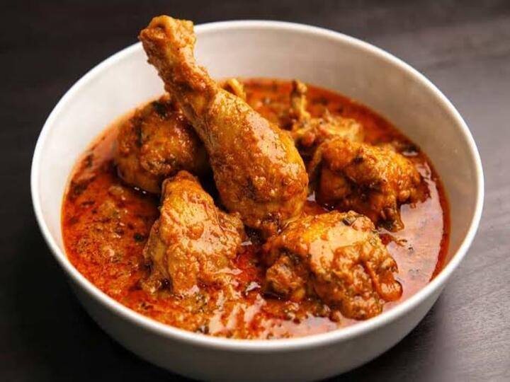 Gwalior Restaurant Fined Rs 20000 For Delivering Chicken Curry Instead of Matar Paneer ஆர்டர் போட்டது பச்சை பட்டாணி பனீர்.. வந்தது சிக்கன்..  ஹோட்டலுக்கு ரூ.20ஆயிரம் அபராதம்!