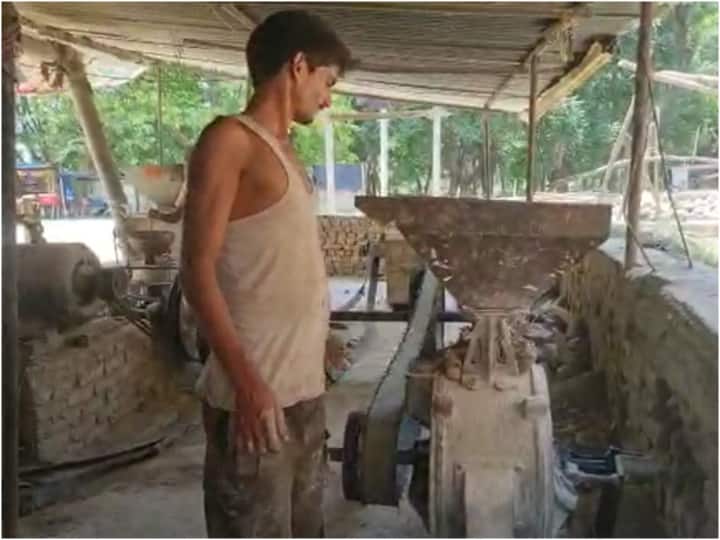 shravasti after getting inspiration from mann ki baat radio program a man launched solar powered factory ann कभी बिजली बिल के लिए बेची थी जमीन, अब 'मन की बात' से प्रेरित होकर शुरू किया सोलर से चलने वाला कारखाना