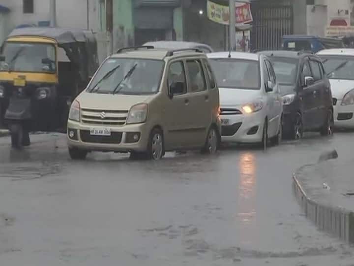Uttarakhand Weather Update IMD Red Alert for Rain in Dehradun Tehri Pauri Nainital Champawat Udham Singh Nagar and Haridwar on 19 and 20 July Uttarakhand Weather Forecast: उत्तराखंड के इन 7 जिलों में रेड अलर्ट जारी, बहुत भारी बारिश बढ़ा सकती हैं मुश्किलें