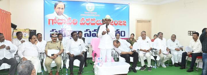 వరద ముంపు ప్రాంతాల పర్యటనలో భాగంగా భద్రాచలంలో సీఎం కేసీఆర్ పర్యటించారు.