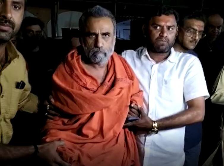 Gujarat Corona Cases: Jungarh Bharti Ashram mahant hari haranand bapu reports covid-19 positive Gujarat Corona Update: જૂનાગઢ ભારતી આશ્રમના મહંત હરિ હરાનંદ બાપુ થયા કોરોનાથી સંક્રમિત, જાણો સારવાર માટે કયા મોટા શહેરમાં લઈ જવાયા