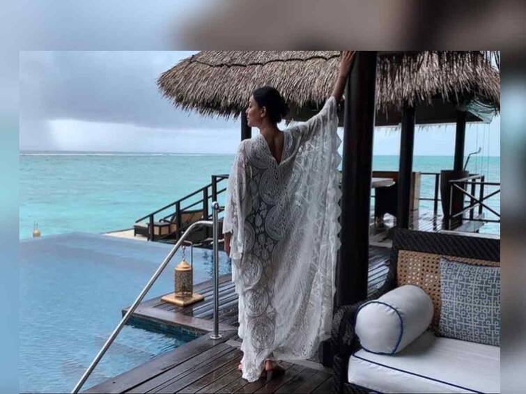 Sushmita Sen share post and photo from her Maldives trip Sushmita Sen : डेटिंगच्या चर्चेदरम्यान सुष्मिता सेनने पुन्हा शेअर केली एक पोस्ट, बोल्ड फोटो शेअर करत म्हणाली...