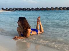 Mouni Roy Pics: बिकिनी पहनकर मौनी रॉय ने समुद्र किनारे दिए ऐसे-ऐसे पोज, फैंस की बढ़ गई धड़कन