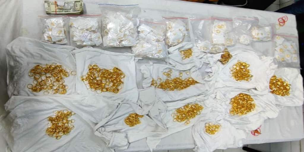 Howrah News Gold worth more than 2.5 crore rupees recovered from howrah Station Howrah Station: বছর ৫৭-র যাত্রীর ব্যাগ থেকে বেরল আড়াই কোটির সোনা ! চোখ কপালে রেল পুলিশের