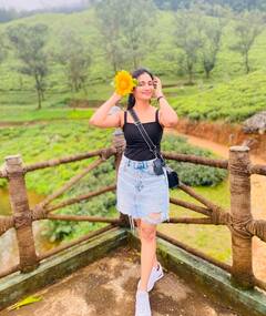 Actress Losliya: பிக்பாஸ் பிரபலம் லாசிலியாவின் க்யூட் கிளிக்ஸ்!