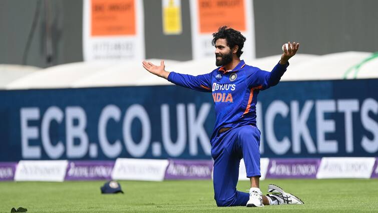 IND vs ENG vs 3rd ODI Ravindra Jadeja Stunning Catch to Dismiss Jos Buttler India vs England 3rd odi - Watch Video Jadeja Stunning Catch: তিনিই 'সেরা', বাটলারের অসামান্য ক্যাচ নিয়ে আবারও প্রমাণ করলেন জাডেজা