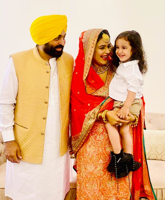 Punjabi artist Gippy Grewal along with his family congratulated CM Mann ...