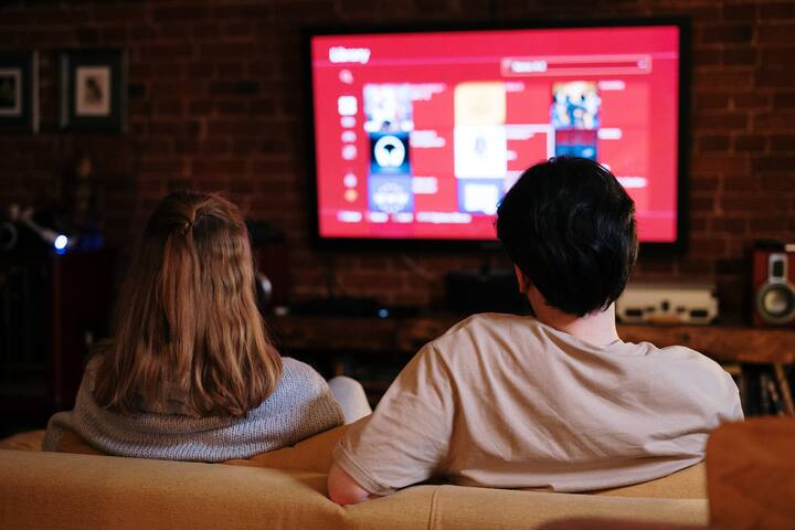 Vu 4K smart TV কেনা যাবে ফ্লিপকার্ট থেকে এই স্মার্ট টিভির দাম ২৬,৯৯৯ টাকা। এই টিভির ডিসপ্লেতে রয়েছে একটি ultra-HD 4K রেজোলিউশন।