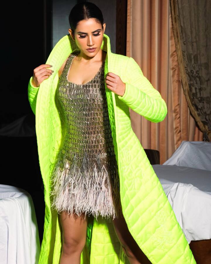 બોલિવૂડ અભિનેત્રી સોનાલી સહગલ સોશિયલ મીડિયા પર ખૂબ જ એક્ટિવ રહે છે. સોનાલીને ફિલ્મ 'પ્યાર કા પંચનામા'થી ઘણી લોકપ્રિયતા મળી હતી.  સોનાલી હાલ પોતાની હોટ તસવીરોને લઈને ચર્ચામાં છે.