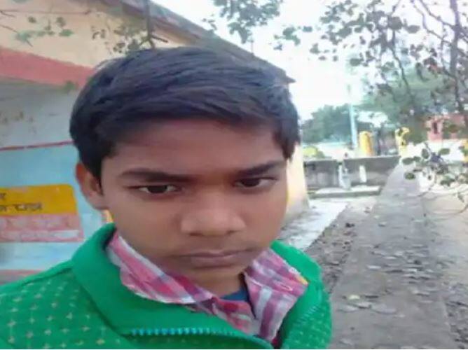 Selfie proved to be fatal for teenager, after this small mistake lost his life ਸੈਲਫੀ ਦੇ ਚੱਕਰ 'ਚ ਮੌਤ, ਬੈੱਡ 'ਤੇ ਲੇਟ ਕੇ ਰਿਵਾਲਵਰ ਨਾਲ ਫੋਟੋ ਖਿੱਚਣੀ ਲੜਕੇ ਨੂੰ ਪਈ ਮਹਿੰਗੀ, ਅਚਾਨਕ ਚੱਲੀ ਗੋਲੀ