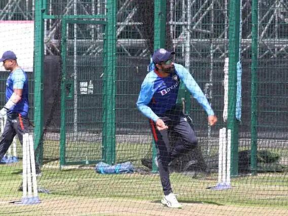 অলরাউন্ডার রবীন্দ্র জাডেজাকেও নেটে অনুশীলন করতে দেখা গেছে। দীর্ঘক্ষণ হাত ঘোরালেন তিনি।