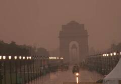 Delhi Rain: दिल्ली-एनसीआर में झमाझम बारिश, मौसम हुआ सुहाना, देखें तस्वीरें
