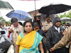 In Pics: వరద ప్రభావిత ప్రాంతాల్లో గవర్నర్ తమిళిసై, వర్షంలోనే బాధితుల వద్దకు - రాత్రంతా రైలులో ప్రయాణం