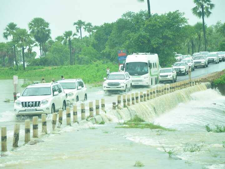 Telangana: Amid Heavy Rains, CM KCR Leaves By Road To Inspect Rain-Affected Regions Telangana: Amid Heavy Rains, CM KCR Leaves By Road To Inspect Rain-Affected Regions