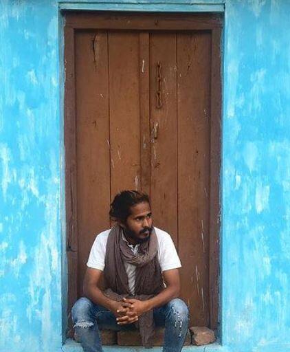 अभिनेत्री रिंकू राजगुरु आणि अभिनेता आकाश ठोसर यांच्यासोबत असलेले सल्या आणि लंगड्याही भाव खाऊन गेले.