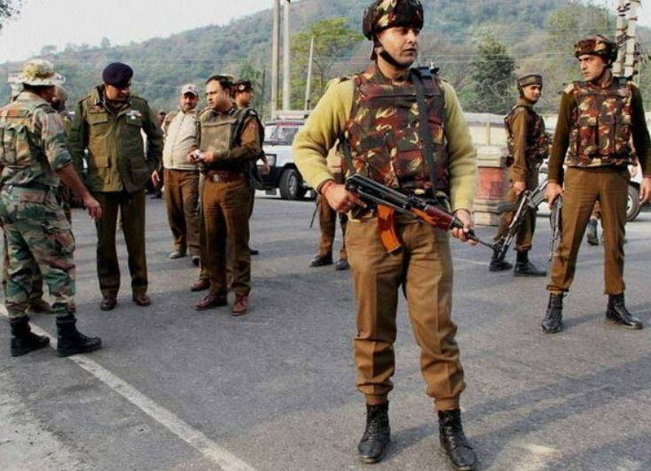 terrorists attack crpf jawans in pulwama one jawan martyred siege area and search operation start Jammu and Kashmir: પુલવામામાં CRPF જવાનો પર આતંકી હુમલો, એક જવાન શહીદ 