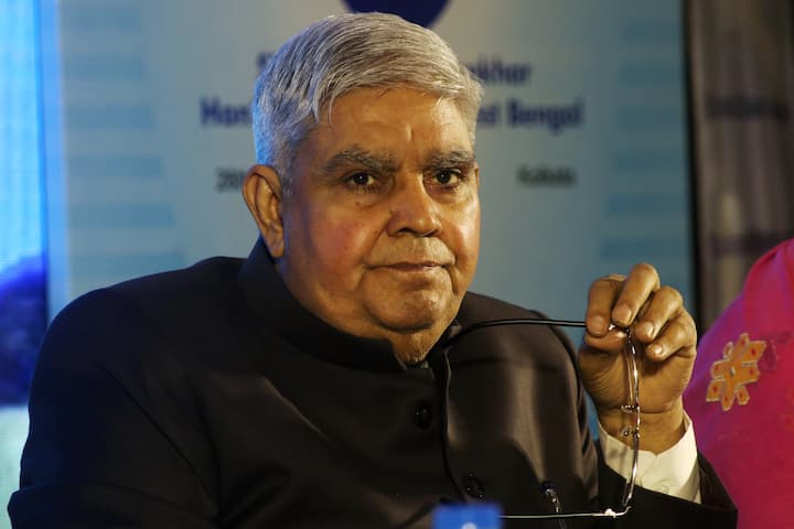 উপ-রাষ্ট্রপতি নির্বাচনে চমক দিয়েছে বিজেপির নেতৃত্বাধীন এনডিএ জোট। ওই পদের জন্য পশ্চিমবঙ্গের রাজ্যপাল জগদীপ ধনখড়কে প্রার্থী করেছে তারা। শনিবারই বিজেপির সংসদীয় দলের বৈঠকে এই সিদ্ধান্ত নেওয়া হয়েছে বলে জানিয়েছেন বিজেপির সর্বভারতীয় সভাপতি জেপি নাড্ডা। ছবি: পিটিআই/গেটি