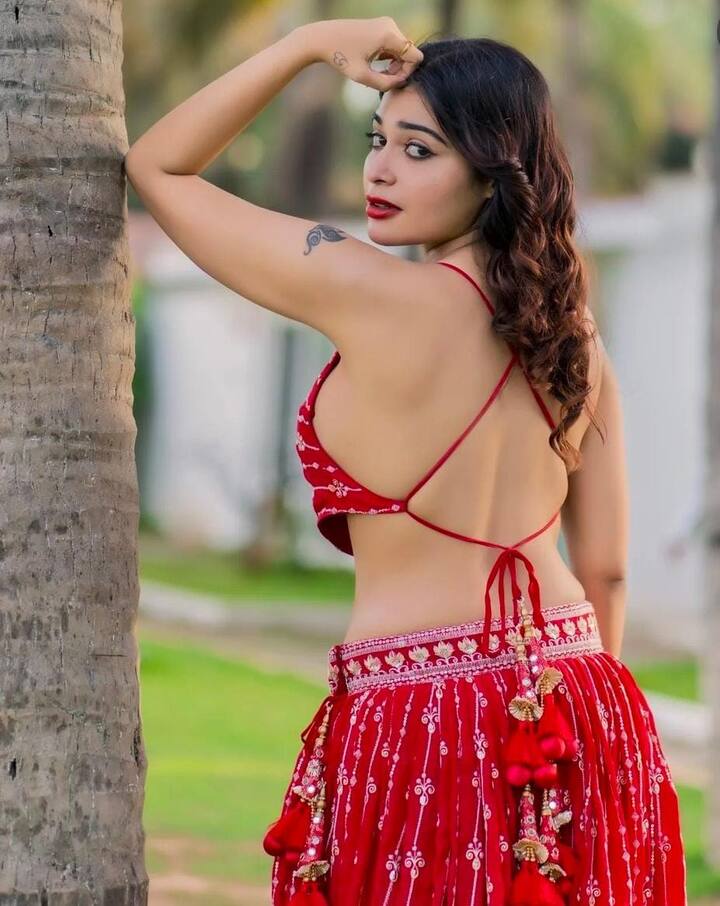 ஐடியாவா லவ்வ சொன்னா அடிக்குறியே…