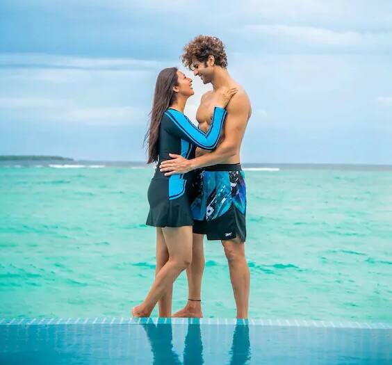 દિવ્યાંકા ત્રિપાઠી હાલ માલદીવમાં પોતાના પતિ વિવેક દહિયા સાથે વેકેશન માણી રહી છે.