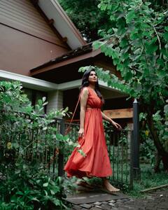 Actress Ramya Pandian: சிவப்பு உடை... மினுக்கு நடை... கிறங்கடிக்கும் நடிகை ரம்யா பாண்டியன் க்ளிக்ஸ்!