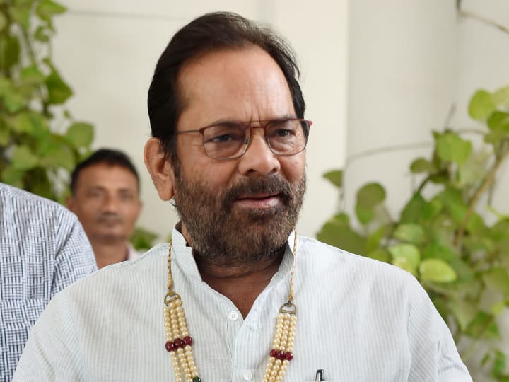 The BJP MP congratulated Mukhtar Abbas Naqvi on becoming the Governor of West Bengal West Bengal Governer: શું મુખ્તાર અબ્બાસ નકવી બન્યા પશ્ચિમ બંગાળના રાજ્યપાલ ? બીજેપી સાંસદના ટ્વીટથી રાજકારણ ગરમાયું