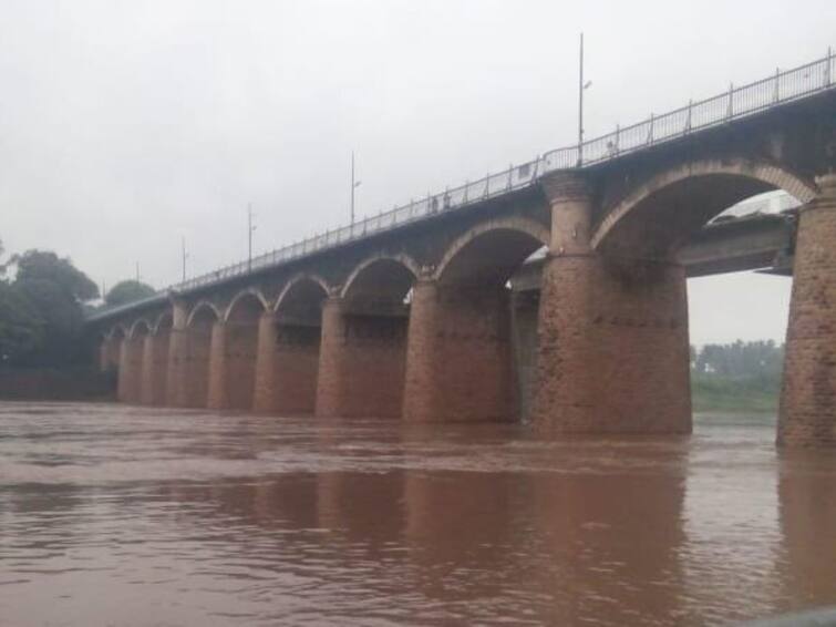 The water levels of the Krishna and Panchaganga rivers are receding with the rain subsiding Kolhapur Rain update : पावसाचा जोर ओसरल्याने कृष्णा आणि पंचगंगा नदीच्या पाणी पातळीत घट