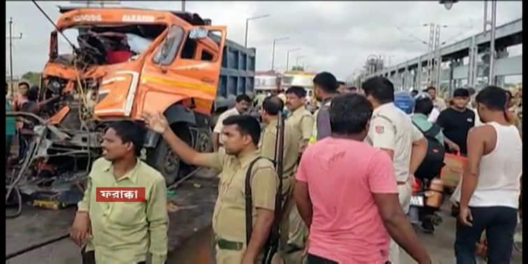 A dumper and a lorry collided head-on at Farakka Bridge Murshidabad, a driver was trapped inside the vehicle Murshidabad: ফারাক্কা সেতুতে ডাম্পার ও লরির মুখোমুখি সংঘর্ষ, গাড়ির ভিতর আটকে পড়েন এক চালক