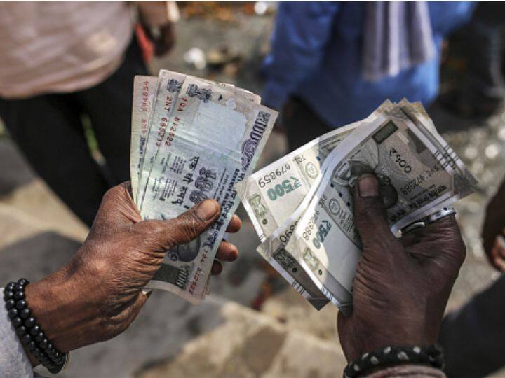 Rupee Settles At 79.97 Against US Dollar Briefly Touches 80/USD Mark Rupee Settles At 79.97 Against US Dollar; Briefly Touches 80/USD Mark