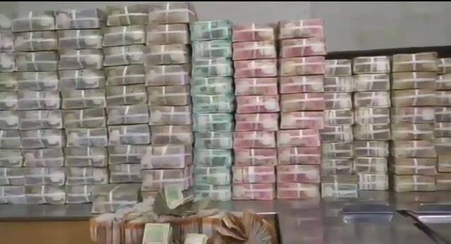 उत्सवाच्या तीन दिवसा साई भक्तांनी पाच कोटी 12 लाख रुपयांचं भरभरुन दान दिलं.