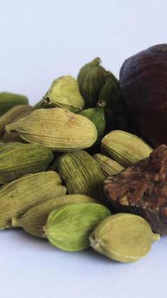 Health Tips : हिरवी वेलची पुरुषांसाठी आरोग्यदायी; जाणून घ्या याचे फायदे