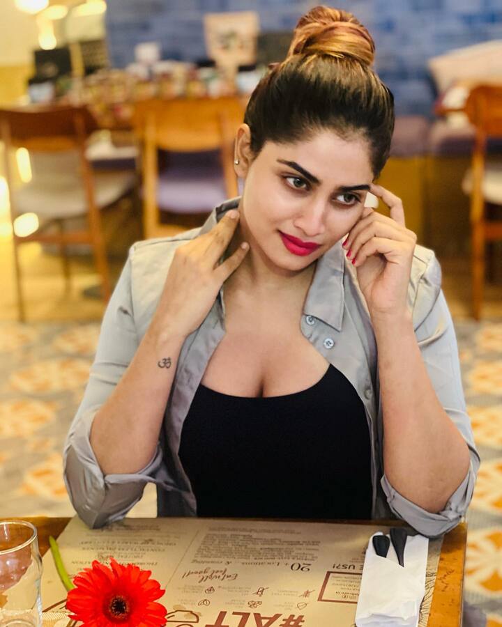 பாலில் நனைத்து பாலில் நனைத்து