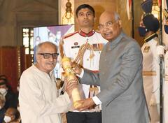 Kolkata News: इस अनोखे कोचिंग सेंटर में सालाना ट्यूशन फी है मात्र 2 रुपए, पढ़ें पद्मश्री सुजीत चट्टोपाध्याय की कहानी