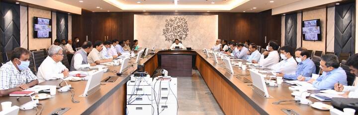 ఈ సందర్భంగా వరద ప్రభావిత ప్రాంతాల్లో కొనసాగుతున్న సహాయక చర్యలపై సీఎం వైఎస్‌ జగన్‌ సమీక్షించారు.